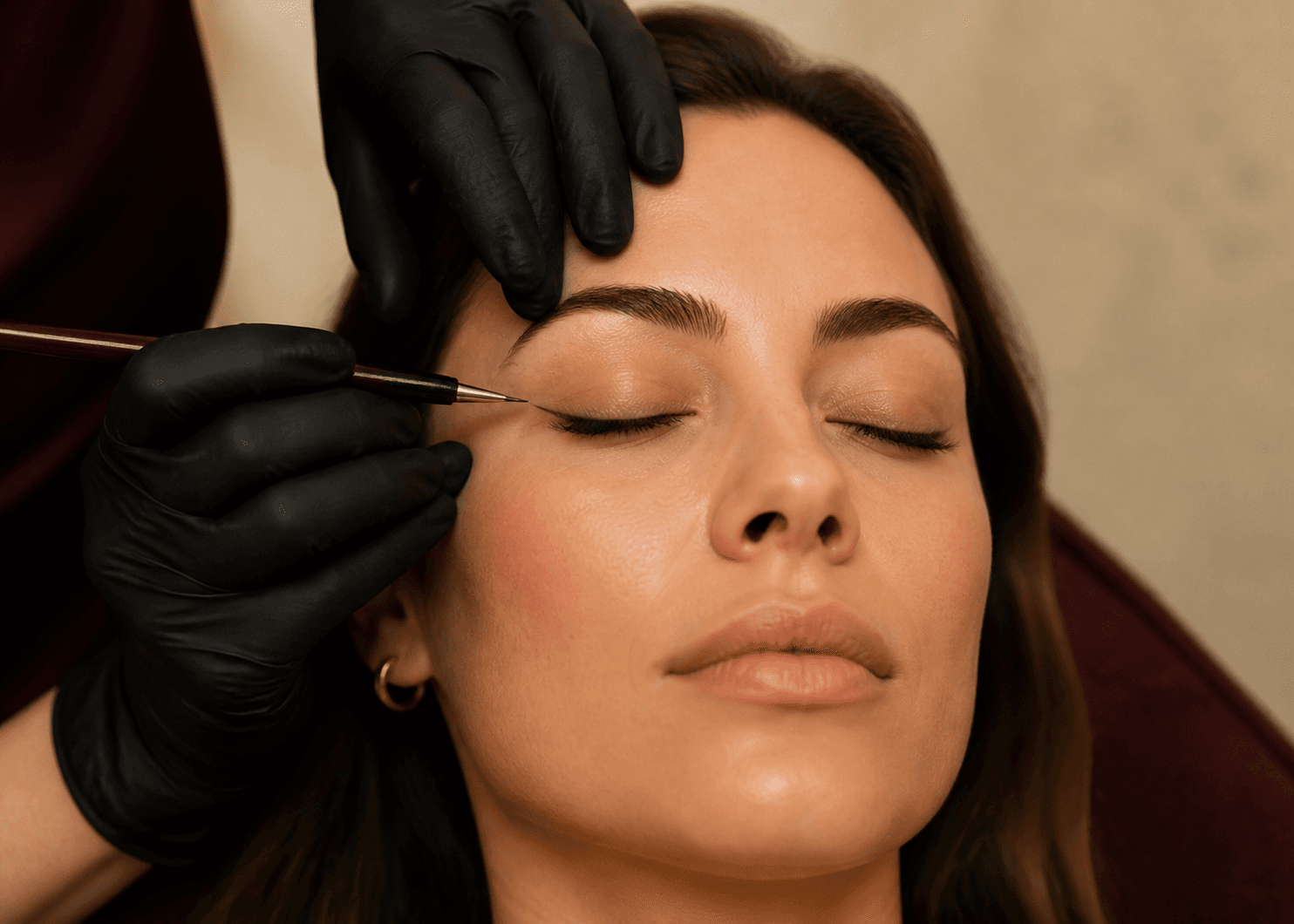 Voorzichtige vormconsultatie voor permanente eyeliner